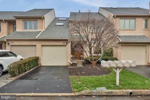 60 Militia Hill Dr, Chesterbrook, PA 19087