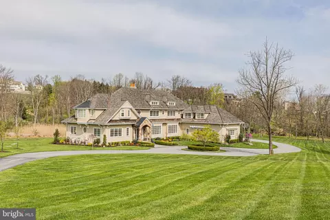 5 Winter Meadow Ln, Malvern, PA 19355