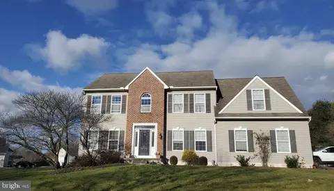 18 Field Stone Dr, Cochranville, PA 19330