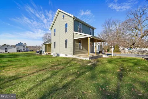 210 W Summit Ave, West Grove, PA 19390