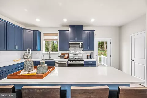 65 Four Leaf Dr, Downingtown, PA 19335