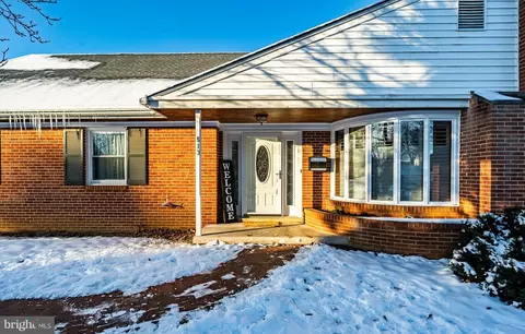 513 Sunset Dr, Downingtown, PA 19335