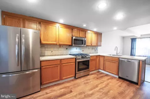 Kitchen - 58 Soldiers Sq, Chesterbrook, PA 19087 photo 3 of 4