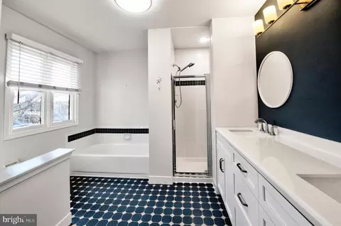 Bath - 58 Soldiers Sq, Chesterbrook, PA 19087 photo 1 of 3