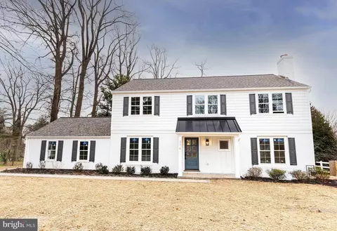 376 Woodcrest Rd, Wayne, PA 19087