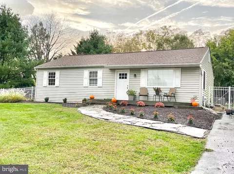 201 Horseshoe Ln, Coatesville, PA 19320