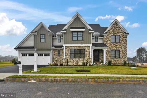 211 Walnut Tree Ln, Malvern, PA 19355