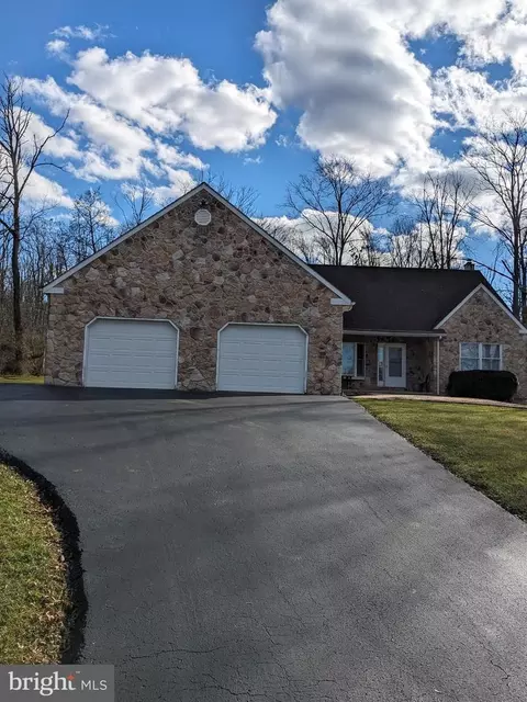 880 W Cedarville Rd, Pottstown, PA 19465