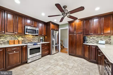 1328 Anthony Wayne Dr, Wayne, PA 19087 photo 8