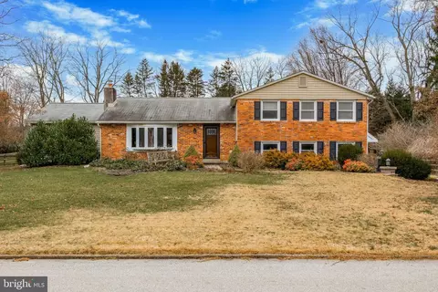 1328 Anthony Wayne Dr, Wayne, PA 19087
