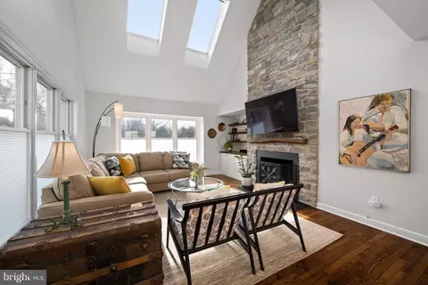 Living - 405 Berkley Rd, Devon, PA 19333 photo 2 of 4