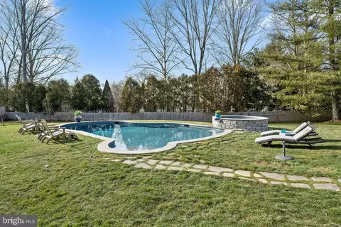 Exterior - 405 Berkley Rd, Devon, PA 19333 photo 6 of 12