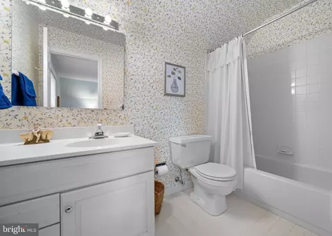 Bath - 405 Berkley Rd, Devon, PA 19333 photo 5 of 6