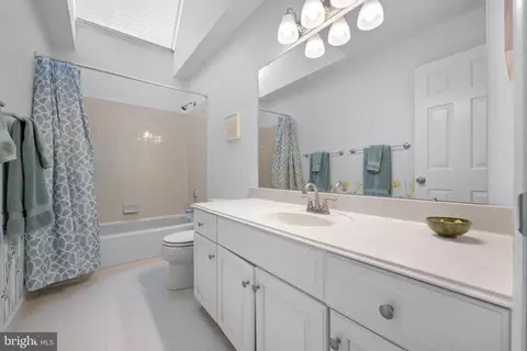 Bath - 405 Berkley Rd, Devon, PA 19333 photo 6 of 6