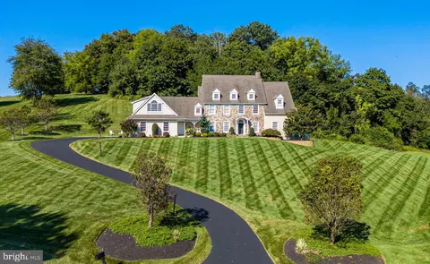 3 Wyndemere Lake Dr, Chester Springs, PA 19425