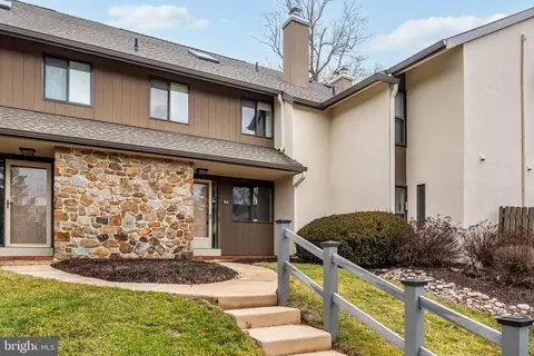 84 Oak Knoll Dr, Berwyn, PA 19312