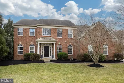 1370 Stonegate Dr, Downingtown, PA 19335
