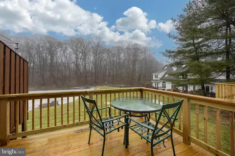 104 E Thomas Ct, Kennett Square, PA 19348 photo 2