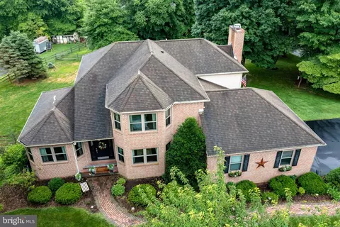 1386 Hunters Ct, Downingtown, PA 19335