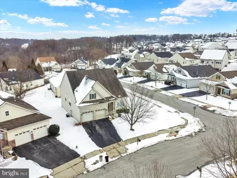 386 Randall Ln, Coatesville, PA 19320