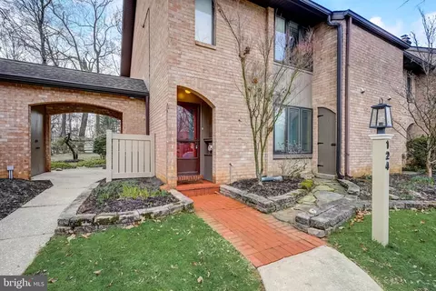 124 Woodgate Ln #14, Paoli, PA 19301