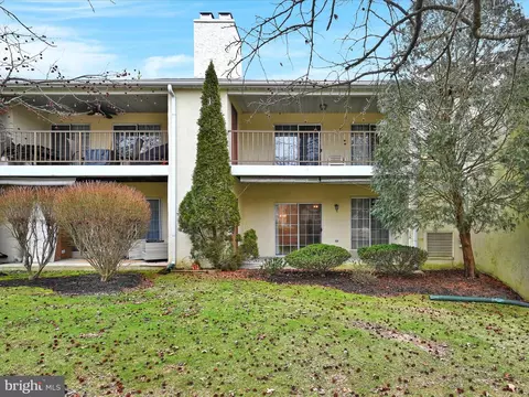 127 Valley Stream Cir, Chesterbrook, PA 19087 photo 2