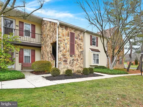 127 Valley Stream Cir, Chesterbrook, PA 19087 photo 4