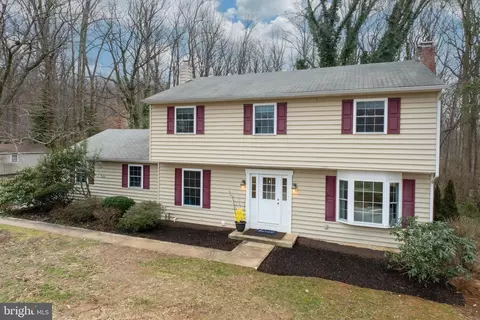 160 Pine Swamp Rd, Elverson, PA 19520