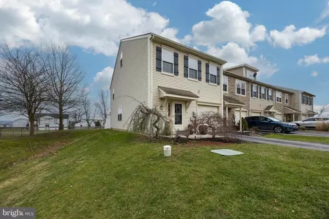 146 Red Oak Ct, Honey Brook, PA 19344