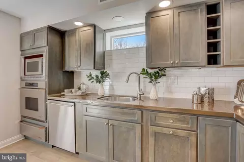 Kitchen - 30 Sugar Knoll Dr, Devon, PA 19333 photo 4 of 5