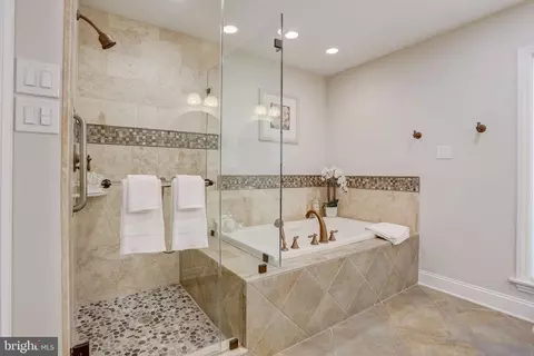 Bath - 30 Sugar Knoll Dr, Devon, PA 19333 photo 2 of 4