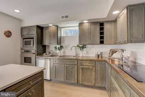 Kitchen - 30 Sugar Knoll Dr, Devon, PA 19333 photo 5 of 5