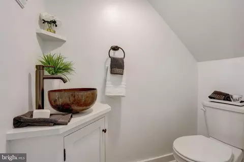Bath - 30 Sugar Knoll Dr, Devon, PA 19333 photo 3 of 4