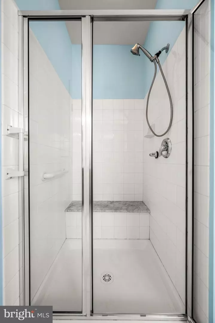 Bath - 604 Strawbridge Ln, West Grove, PA 19390 photo 2 of 3