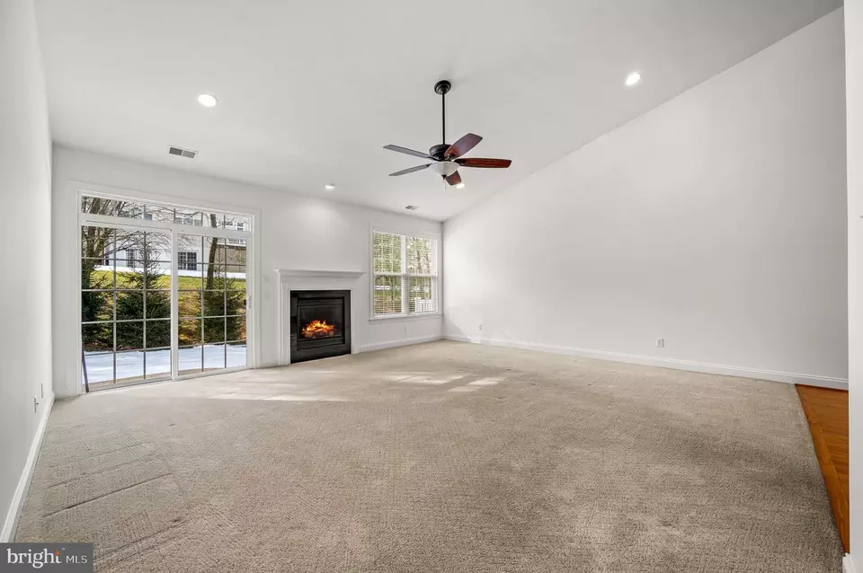 Living - 604 Strawbridge Ln, West Grove, PA 19390 photo 3 of 3