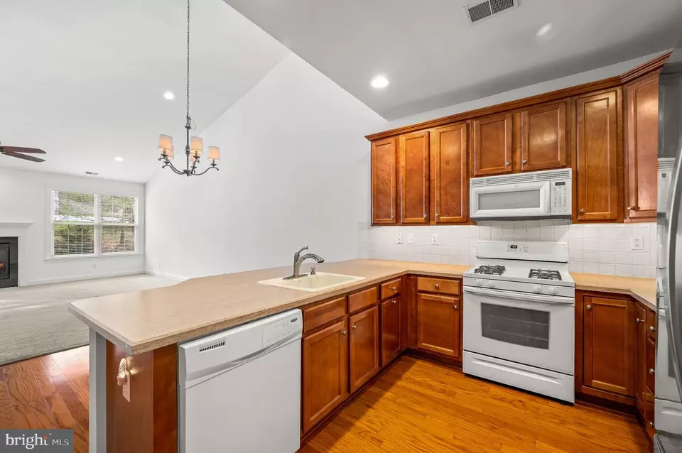 Kitchen - 604 Strawbridge Ln, West Grove, PA 19390 photo 5 of 6