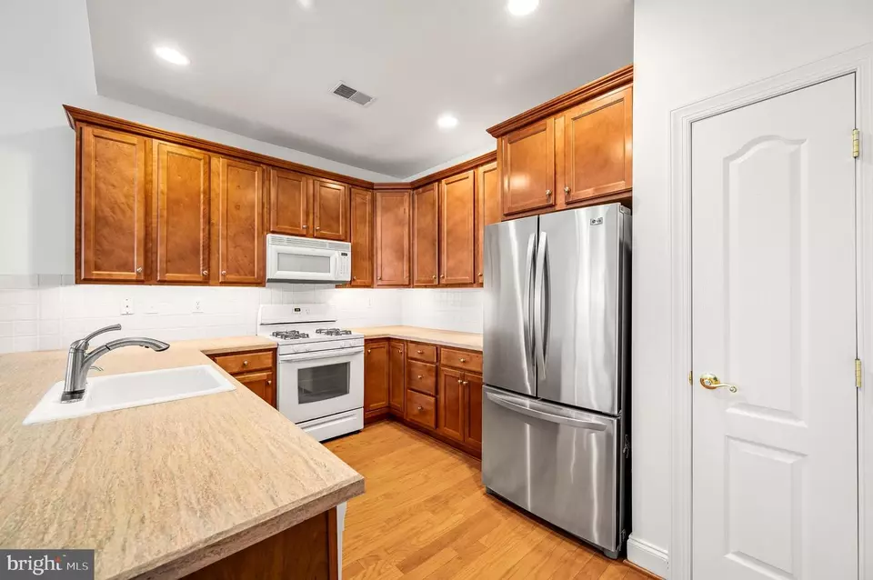 Kitchen - 604 Strawbridge Ln, West Grove, PA 19390 photo 3 of 6