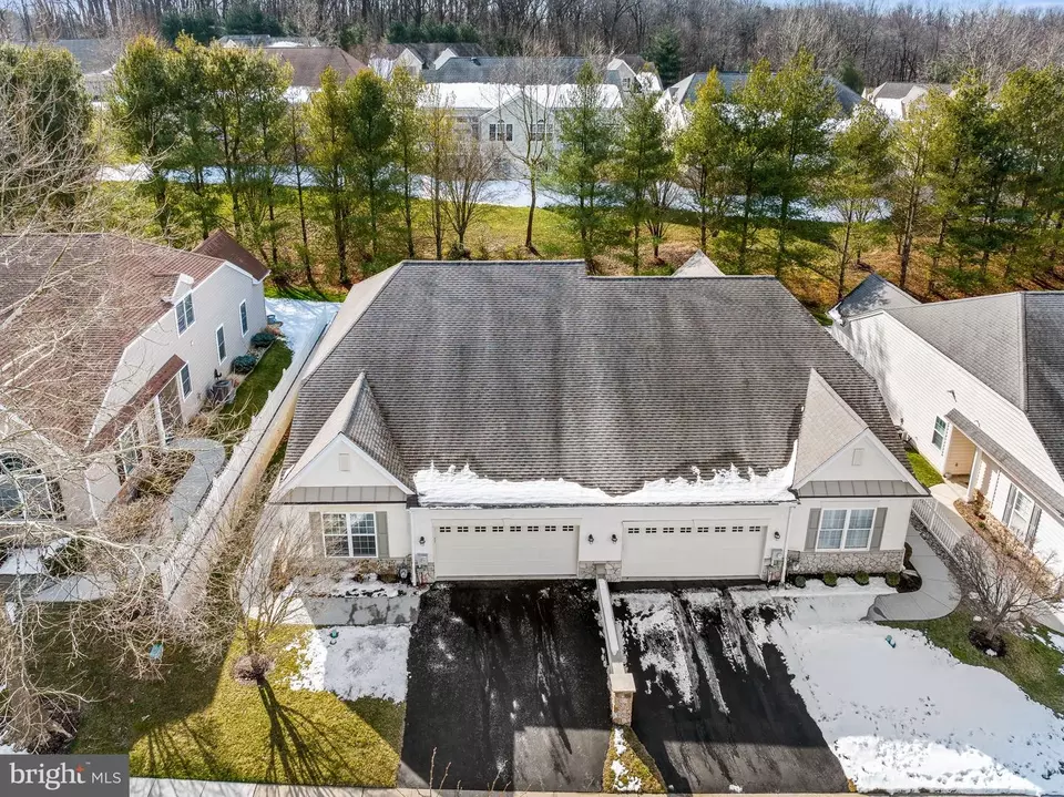 Exterior - 604 Strawbridge Ln, West Grove, PA 19390 photo 3 of 11