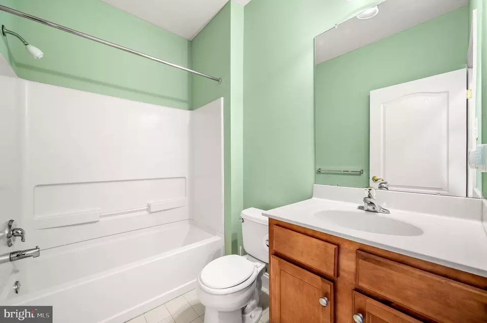 Bath - 604 Strawbridge Ln, West Grove, PA 19390 photo 3 of 3