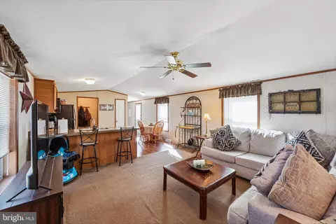 4 Old Village Ln, West Grove, PA 19390