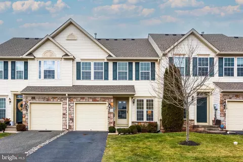 90 N Savanna Dr, Pottstown, PA 19465