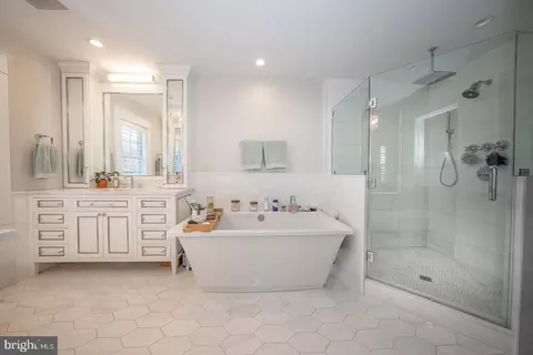 Bath - 419 Pugh Rd, Wayne, PA 19087 photo 6 of 13