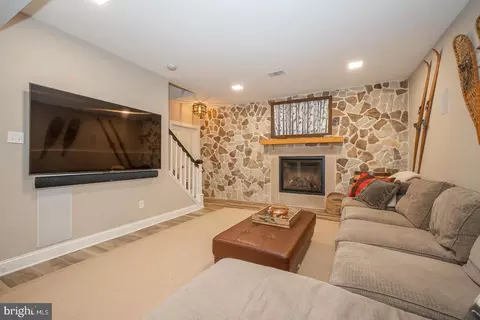Living - 419 Pugh Rd, Wayne, PA 19087 photo 16 of 17