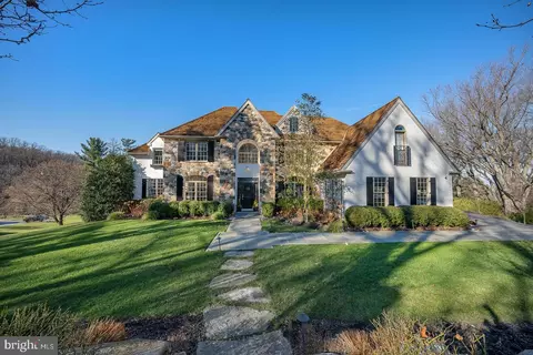 419 Pugh Rd, Wayne, PA 19087