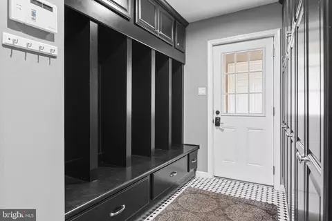 Entry Way - 150 Kynlyn Rd, Radnor, PA 19087 photo 2 of 3