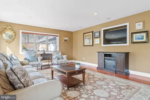 Living - 150 Kynlyn Rd, Radnor, PA 19087 photo 1 of 2