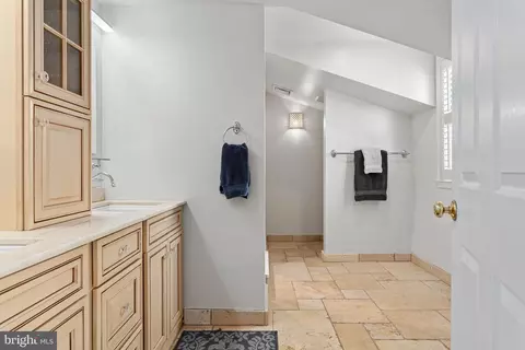 Bath - 150 Kynlyn Rd, Radnor, PA 19087 photo 8 of 12