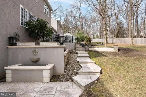 Exterior - 150 Kynlyn Rd, Radnor, PA 19087 photo 5 of 10