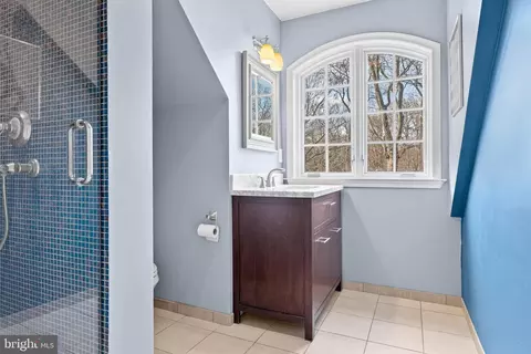 Bath - 150 Kynlyn Rd, Radnor, PA 19087 photo 4 of 12