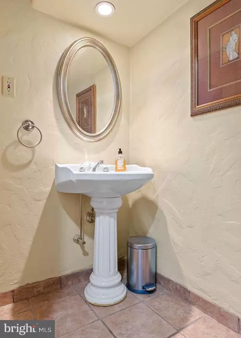 Bath - 150 Kynlyn Rd, Radnor, PA 19087 photo 11 of 12